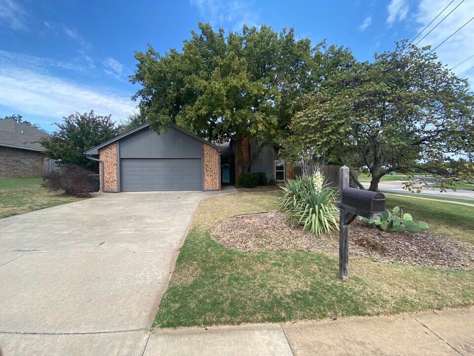 2333 Cottonwood Rd in Norman, OK - Building Photo