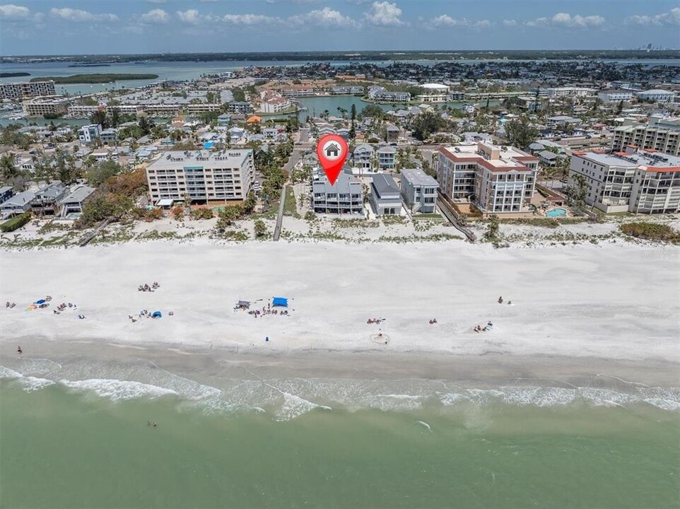 12274 1st St W in Treasure Island, FL - Building Photo