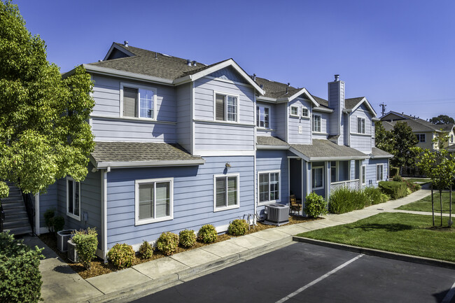 Lincoln Gardens Apartments in Napa, CA - Building Photo - Building Photo