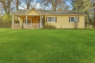 1670 Linda Cir in Marietta, GA - Building Photo