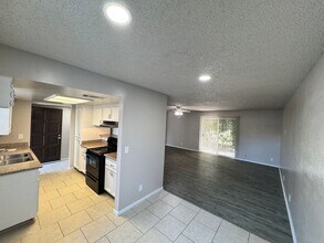 1250 E Shaw Ave in Fresno, CA - Building Photo - Building Photo