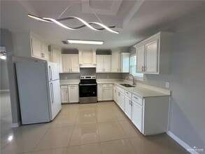 11 Dove St in Alamo, TX - Building Photo - Building Photo