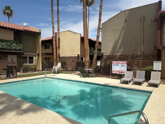 51020 Eisenhower Dr in La Quinta, CA - Foto de edificio - Building Photo