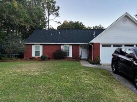 2 Crescent Ct in Mary Esther, FL - Building Photo