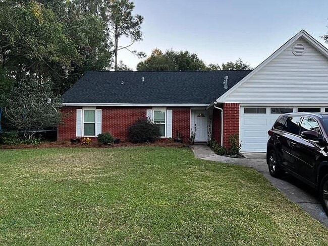 property at 2 Crescent Ct
