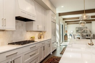 5589 N Danbury Rd in Whitefish Bay, WI - Building Photo - Building Photo