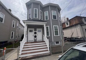 18 Houghton St in Somerville, MA - Building Photo