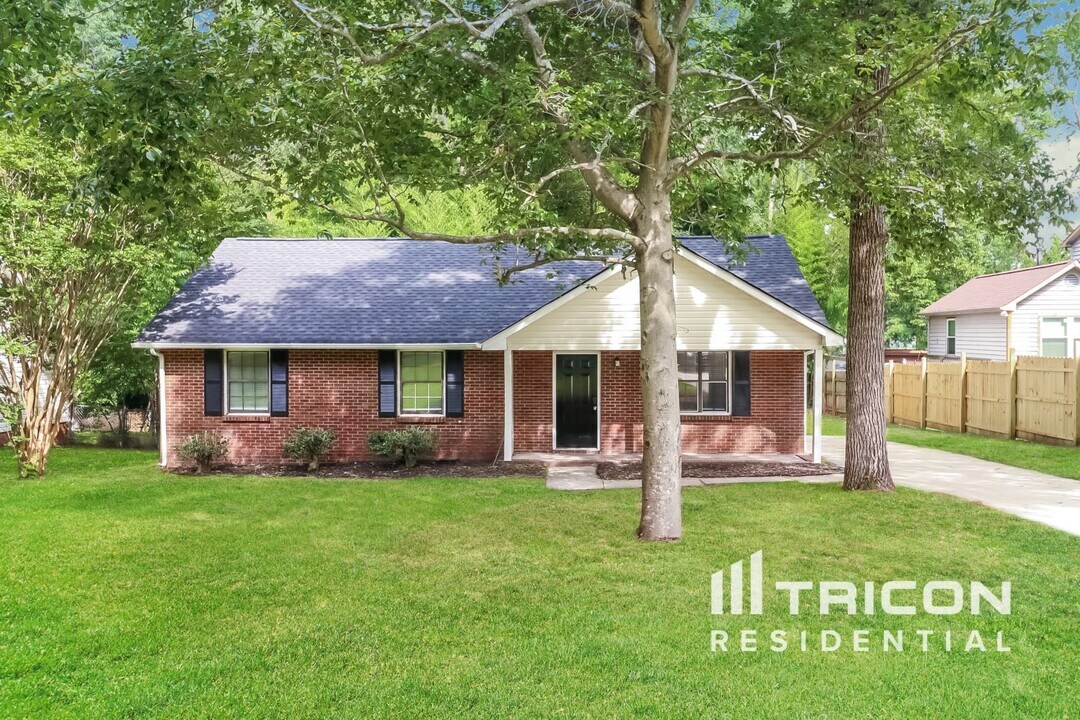 6631 Flat Rock Dr in Charlotte, NC - Foto de edificio