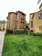 2852 Villas Way in San Diego, CA - Building Photo - Building Photo