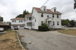 818 E NEW YORK St in Aurora, IL - Building Photo
