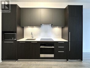 65 Broadway Ave in Toronto, ON - Building Photo - Building Photo