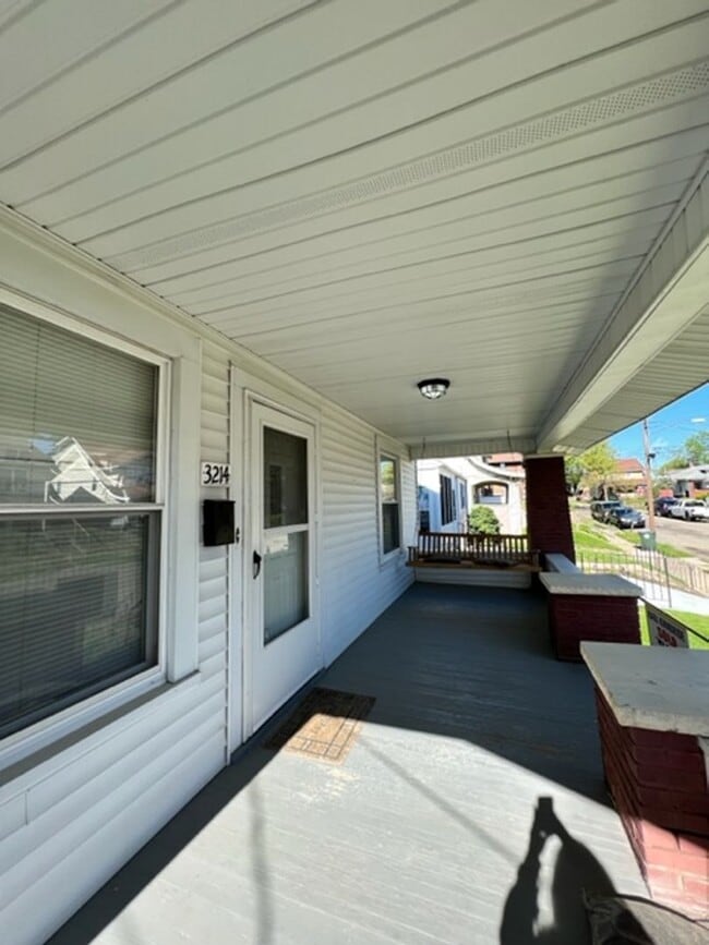 3214 2nd St NW in Canton, OH - Foto de edificio - Building Photo