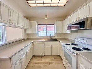 94-1076-1076 Kikepa St in Waipahu, HI - Building Photo - Building Photo
