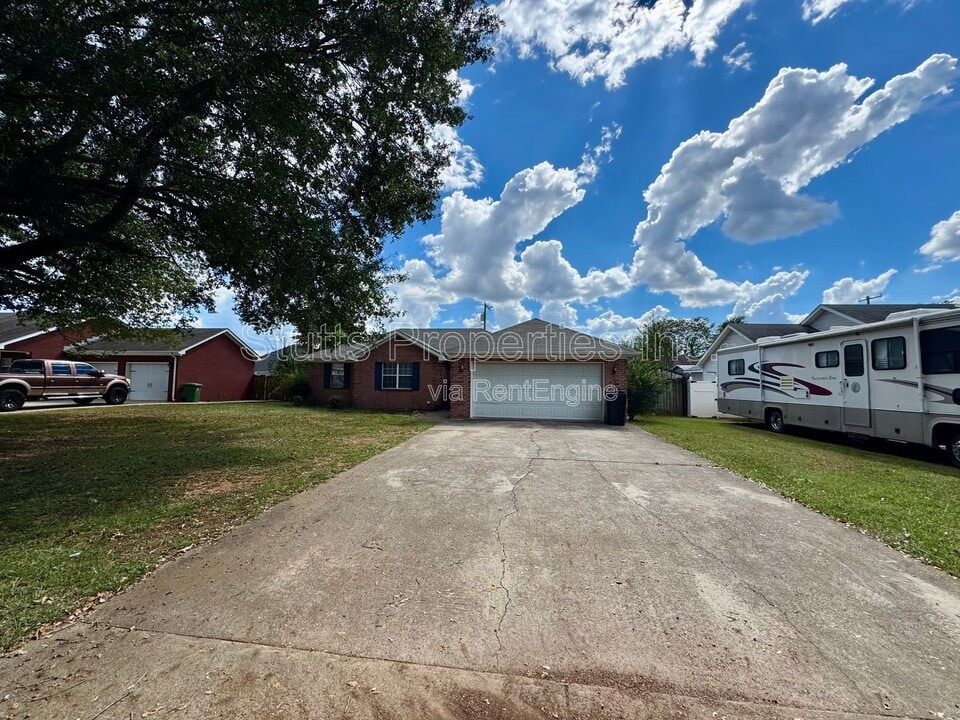 113 Lincoln Ave in Muscle Shoals, AL - Building Photo