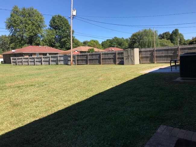 1139 W Whiteside St in Springfield, MO - Building Photo - Building Photo