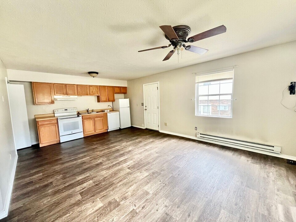 708 Douglas St-Unit -2 in Bloomington, IL - Foto de edificio