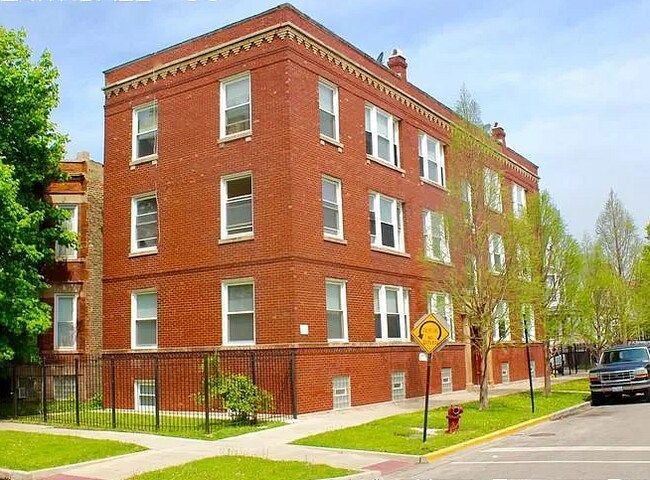1904 N Lawndale Ave in Chicago, IL - Building Photo - Building Photo