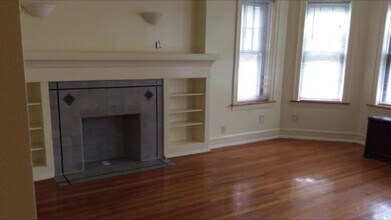 7937 S Wood St-Unit -2S in Chicago, IL - Foto de edificio - Building Photo