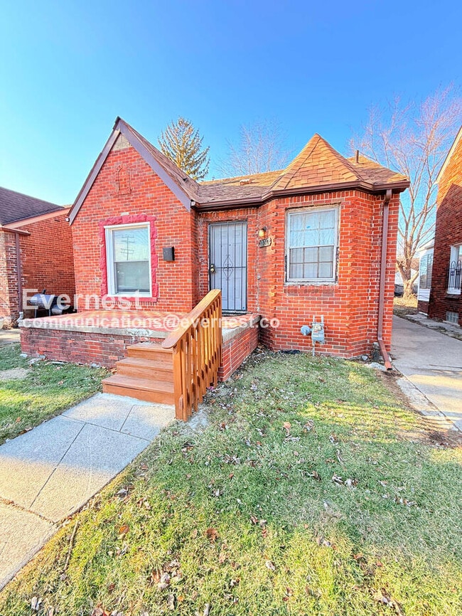 property at 10747 Roxbury St