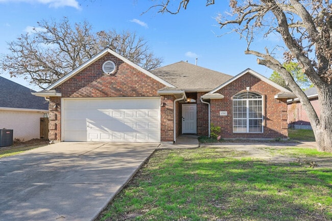 1708 Beaver Pond Ct in Bryan, TX - Building Photo - Building Photo