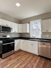 19 Thompson St, Unit C in Vernon, CT - Foto de edificio - Building Photo