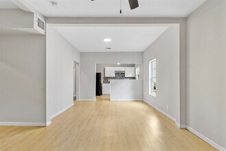 405 Medina St in Houston, TX - Building Photo - Building Photo