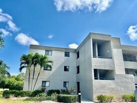 1001 Islamorada Blvd in Punta Gorda, FL - Building Photo