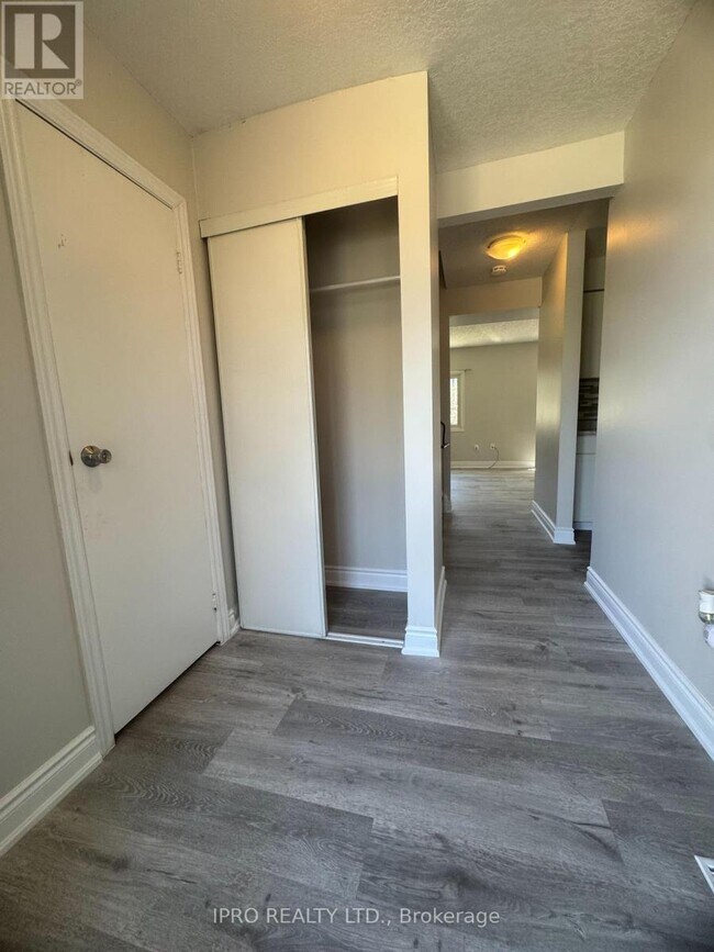 29-29 Paulander Dr in Kitchener, ON - Building Photo - Building Photo
