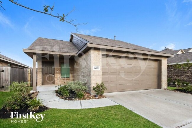 9202 Burnet Flds Dr in Baytown, TX - Building Photo - Building Photo