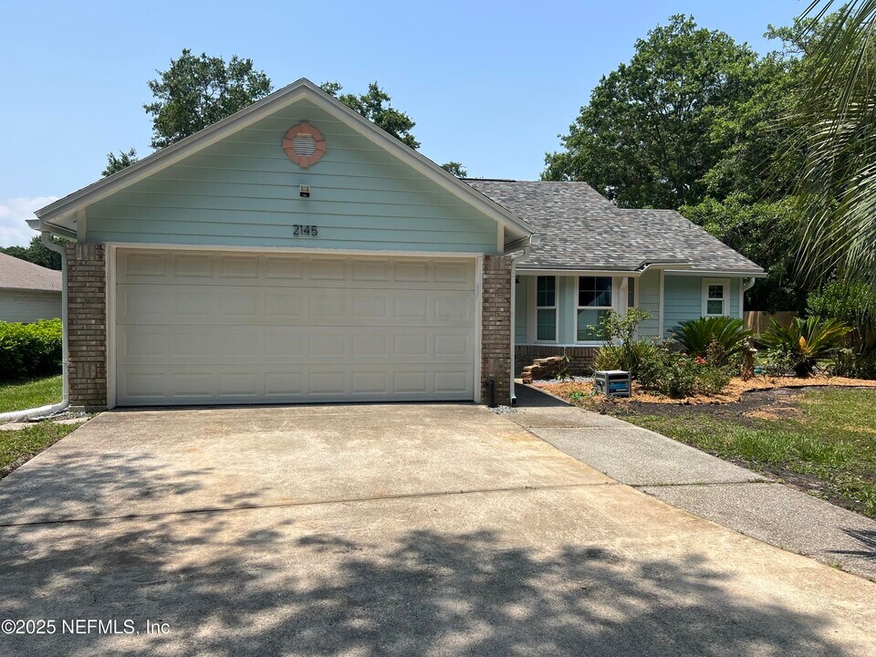 2145 Cashen Wood Dr in Fernandina Beach, FL - Building Photo