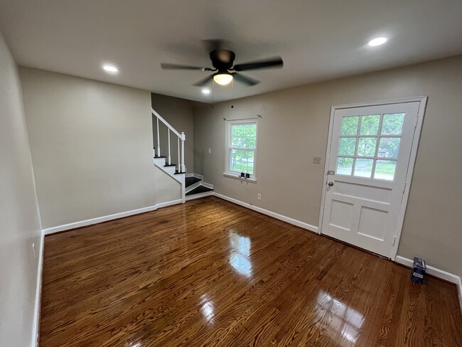 4023 Valley View Dr in Louisville, KY - Building Photo - Building Photo