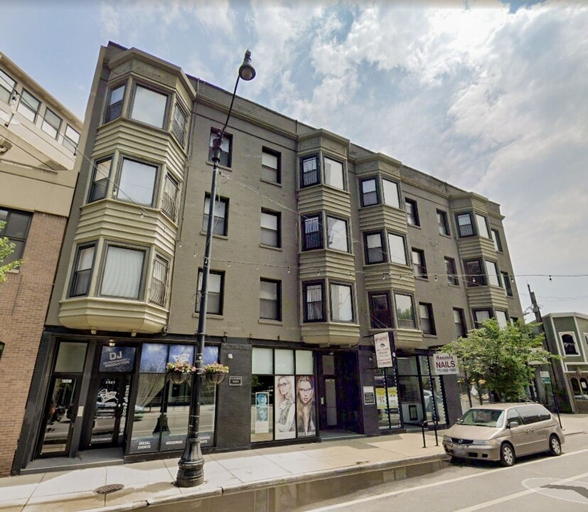 2521 N Lincoln Ave, Unit D2 in Chicago, IL - Building Photo