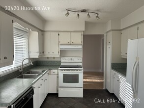 33420 Huggins Ave in Abbotsford, BC - Building Photo - Building Photo