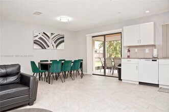 722 SE Thanksgiving Ave in Port St. Lucie, FL - Building Photo - Building Photo