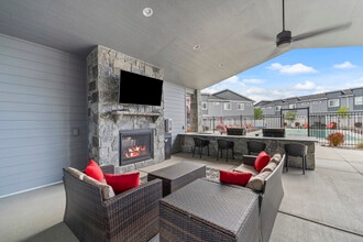 Prairie Pointe Apartments & Townhomes in Coeur d'Alene, ID - Building Photo - Building Photo