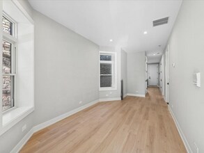 2818 W Fletcher St in Chicago, IL - Building Photo - Building Photo