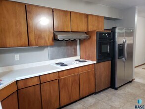 3607 E 18 St in Sioux Falls, SD - Building Photo - Building Photo