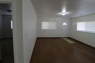 754 N 10th St in Klamath Falls, OR - Building Photo - Building Photo