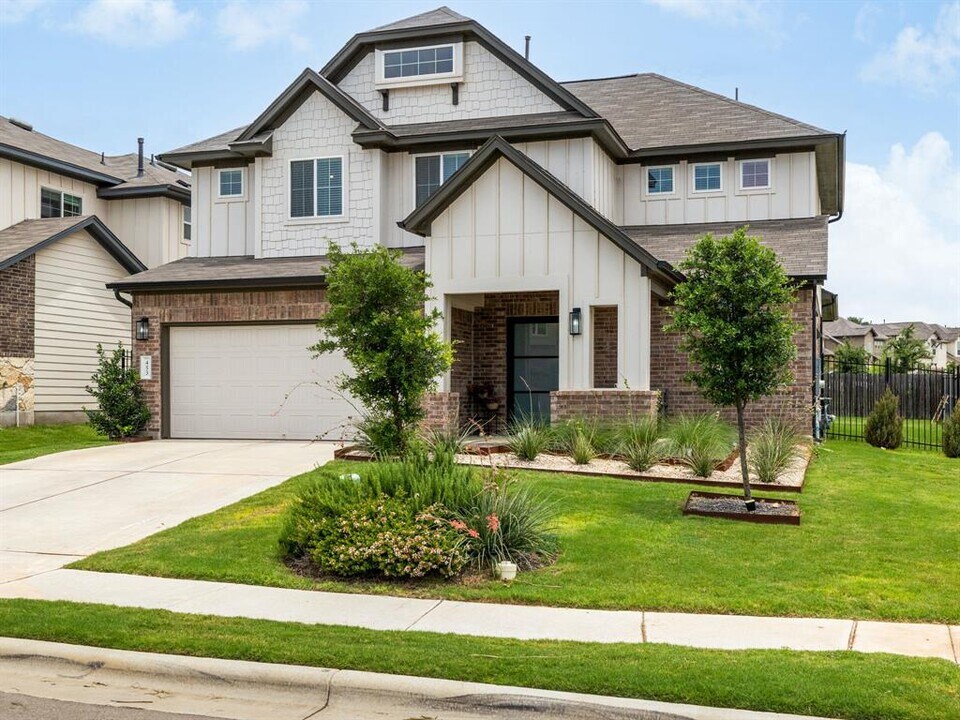 453 Arrowhead Vine St in Leander, TX - Building Photo