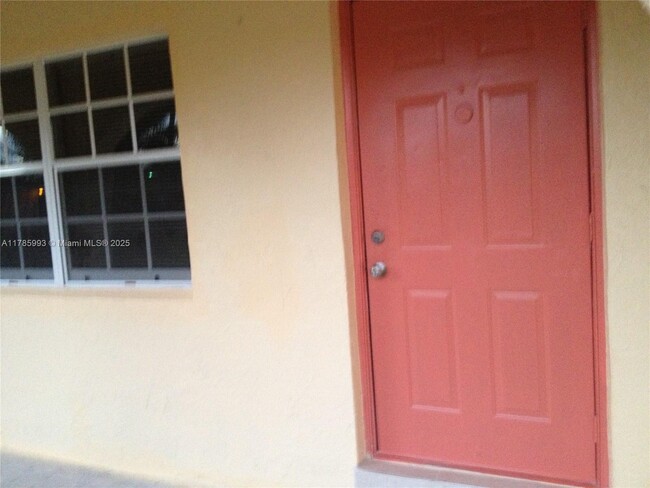 4063 SW 51st St in Fort Lauderdale, FL - Foto de edificio - Building Photo
