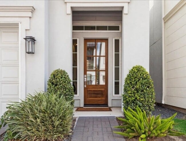 property at 3609 Lannister Ln