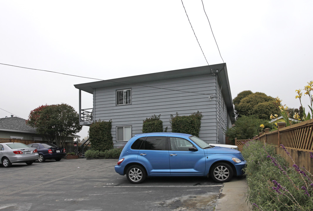 1901 Portola Dr in Santa Cruz, CA - Foto de edificio