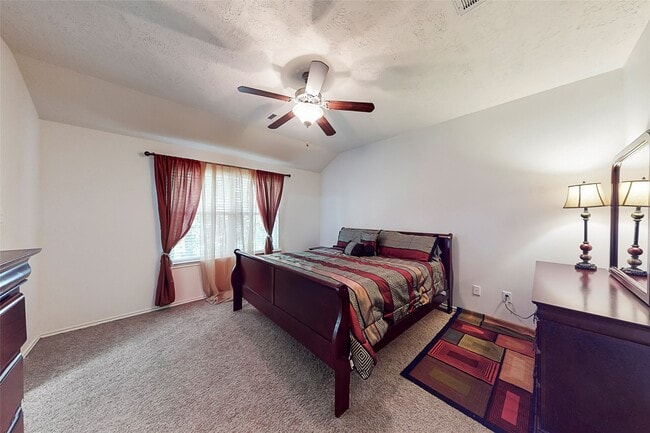 property at 3 Fairlee Ct