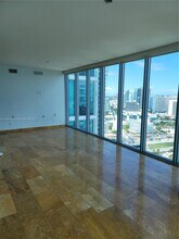 888 Biscayne Blvd, Unit 3908 in Miami, FL - Building Photo - Building Photo