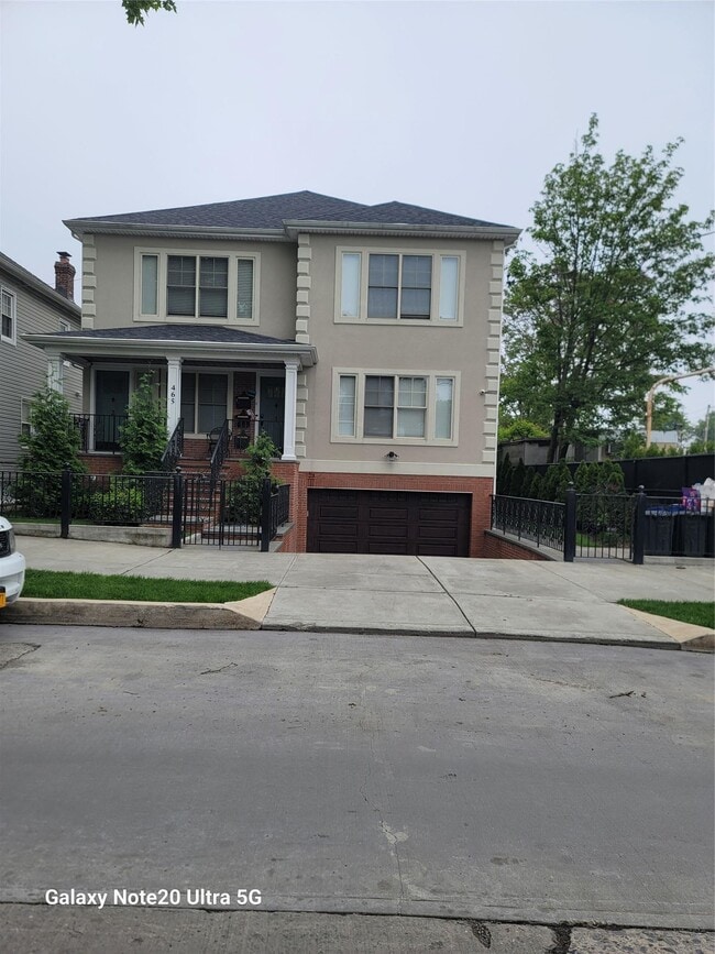 property at 465 S 9th Ave