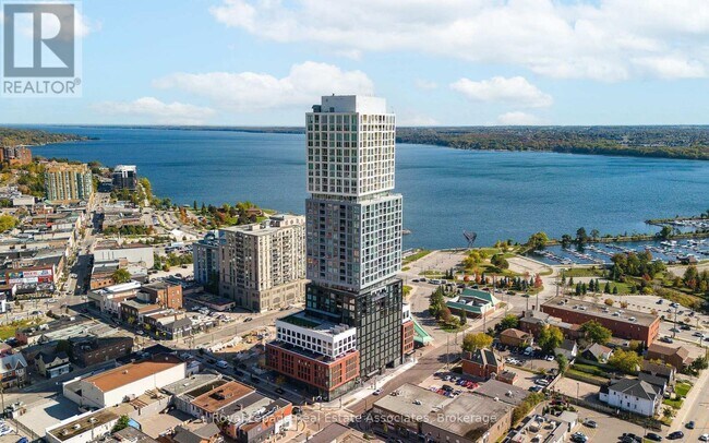 39 Mary St in Barrie, ON - Building Photo - Building Photo
