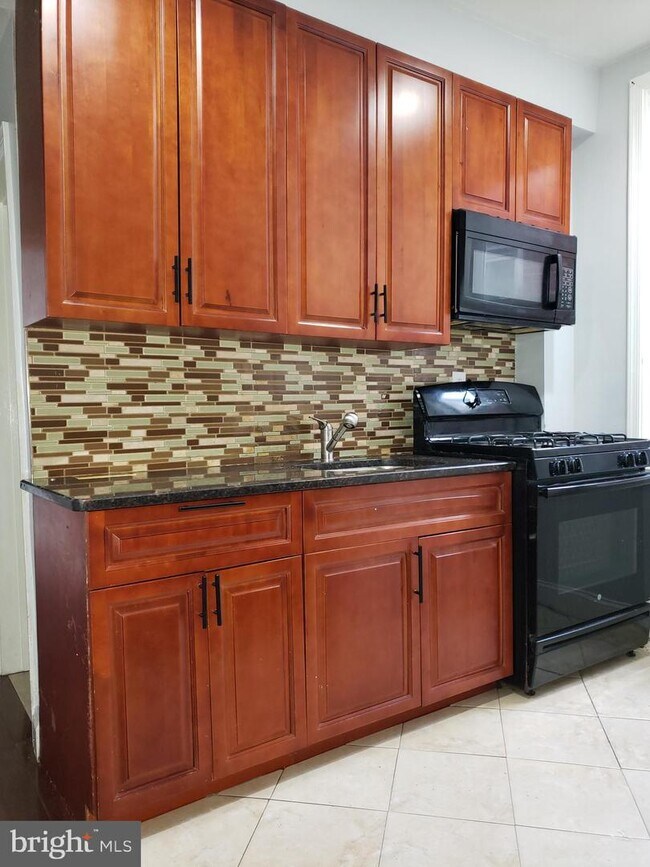 6707 Woodland Ave photo'