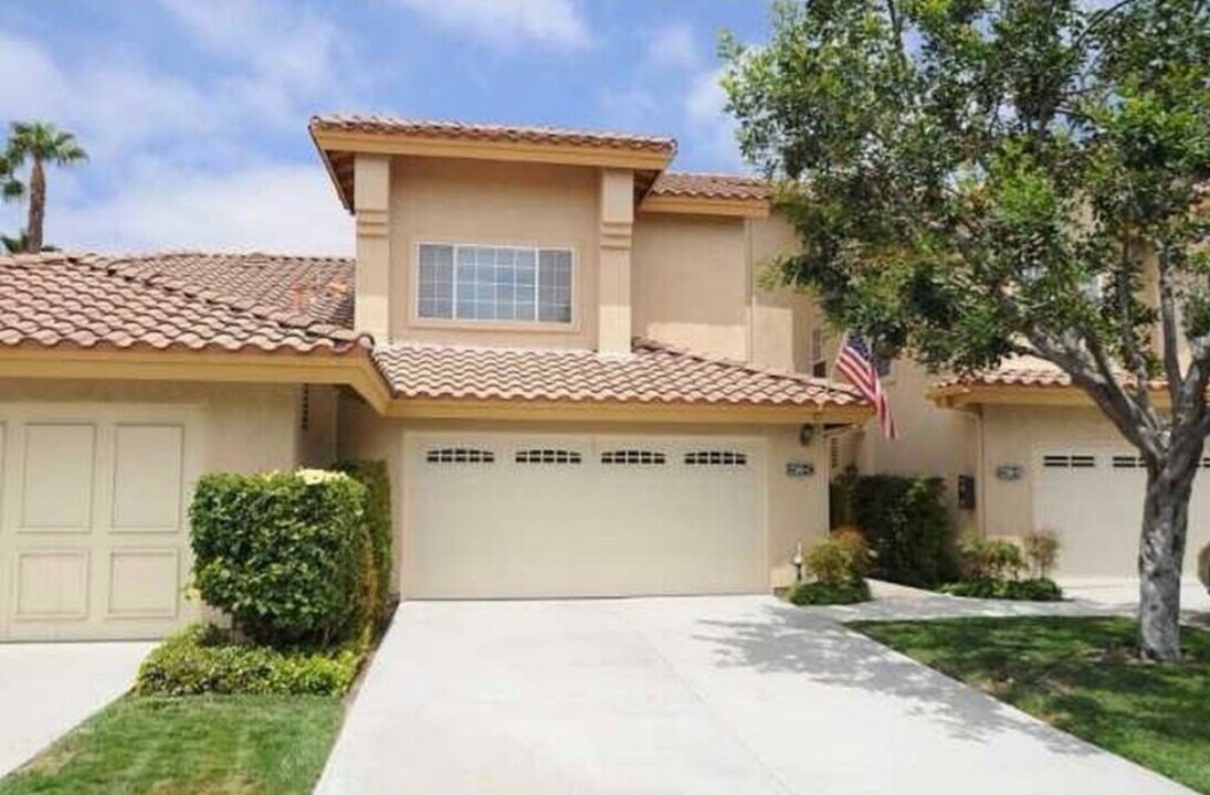 2300 Greenbriar Dr in Chula Vista, CA - Building Photo