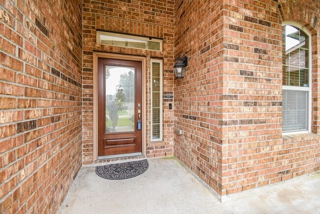 property at 27515 Huggins Crest Ct