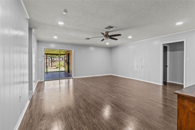 2202 Colonial Ct N in League City, TX - Building Photo - Building Photo